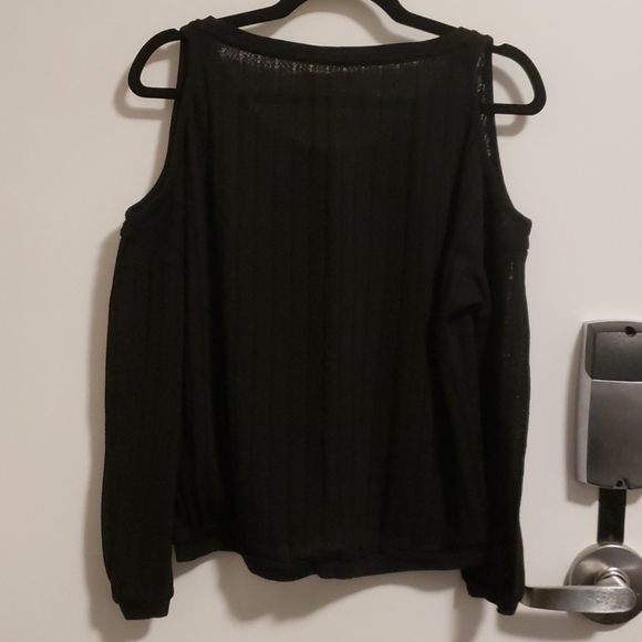 Off shoulder crop sweater - Picture 2 of 3